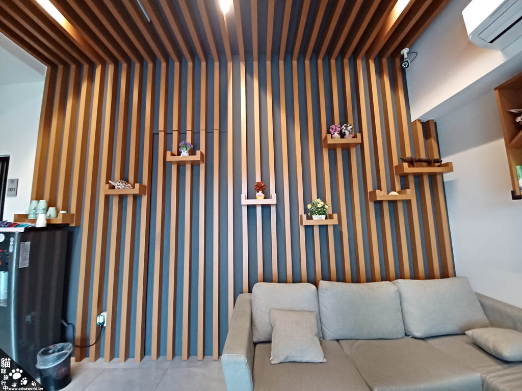 【小琉球】住宿 98 旅店．不大但五臟俱全，還有小陽臺